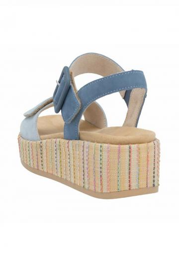 Босоножки на танкетке