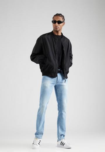 Прямые джинсы