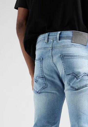 Прямые джинсы