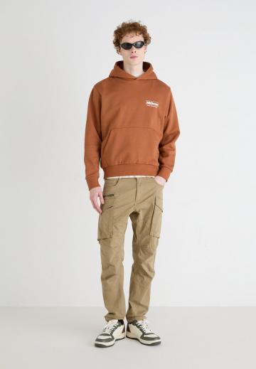 Брюки с накладными карманами