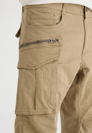 Брюки с накладными карманами