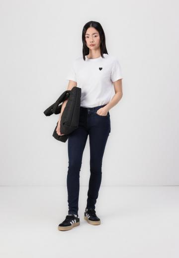 Узкие джинсы