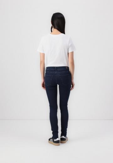 Узкие джинсы