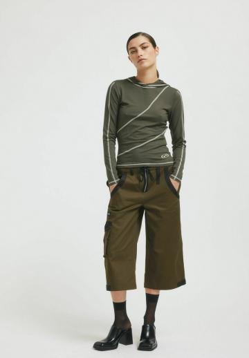 Брюки с накладными карманами