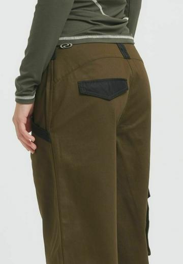 Брюки с накладными карманами