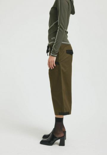 Брюки с накладными карманами