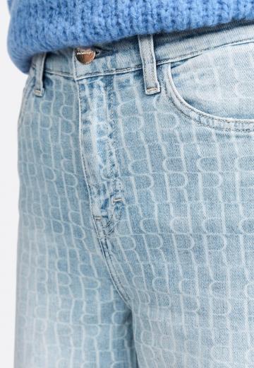 Прямые джинсы