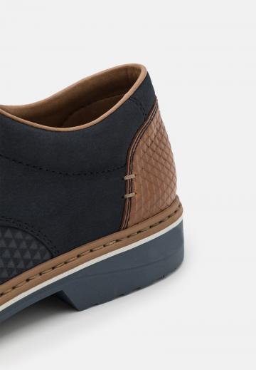 Ботинки на шнуровке