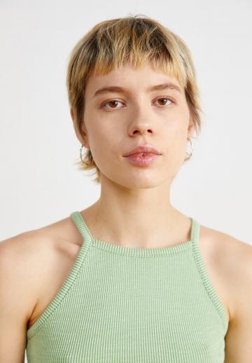 Топ на бретельках