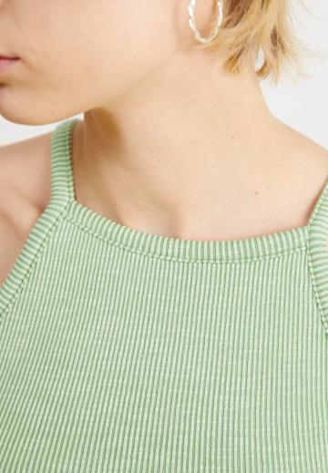 Топ на бретельках