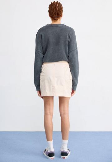 Юбка с накладными карманами