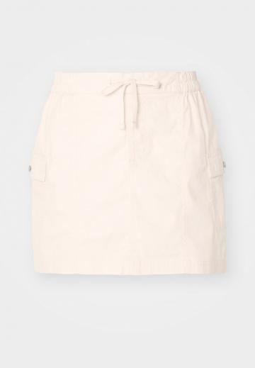 Юбка с накладными карманами