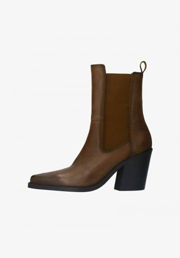 Полусапожки на высоком каблуке