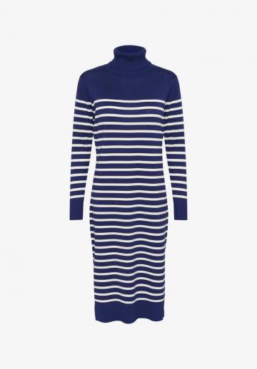 Вязаное платье