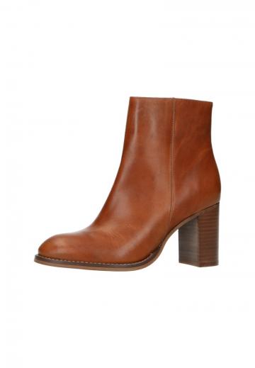 Высокие сапоги