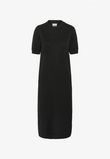 Вязаное платье