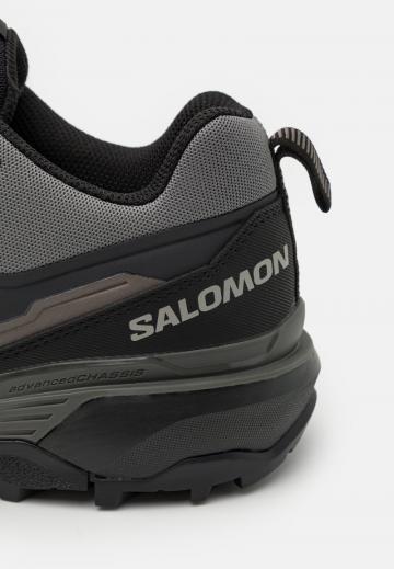 Походные ботинки