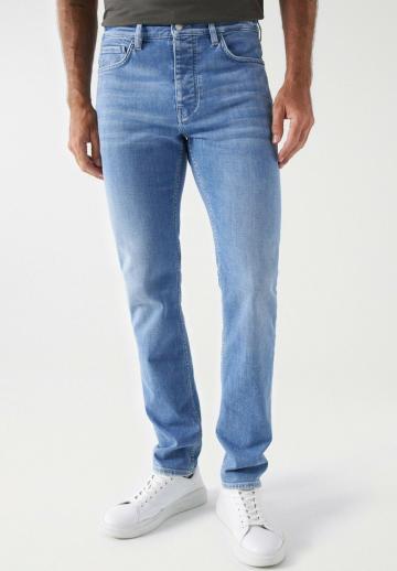 Узкие джинсы
