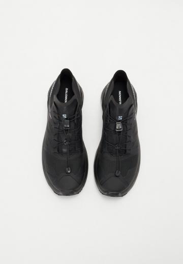 Походные кроссовки