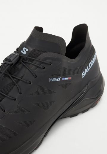 Походные кроссовки