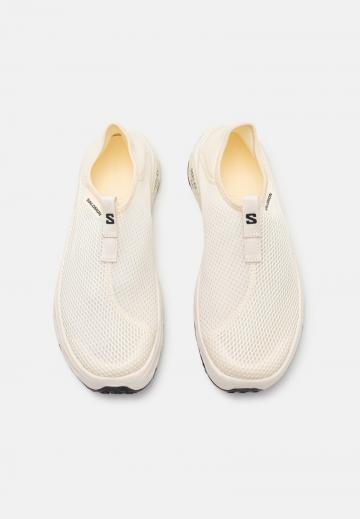 Походные кроссовки