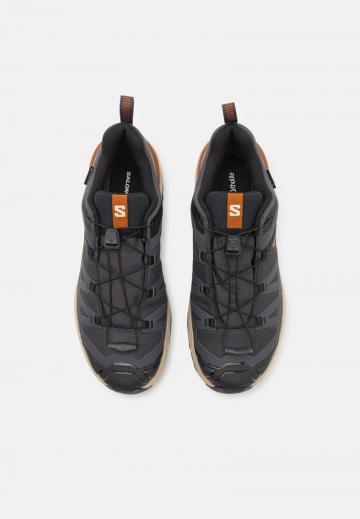 Походные кроссовки