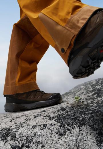 Походные ботинки