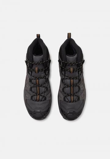 Походные кроссовки