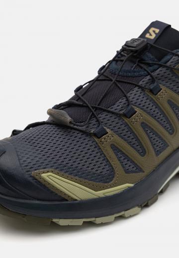Походные кроссовки