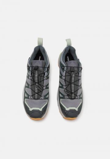 Походные кроссовки