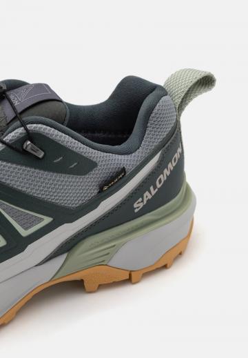 Походные кроссовки