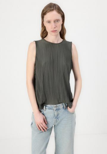 Блузка без рукавов