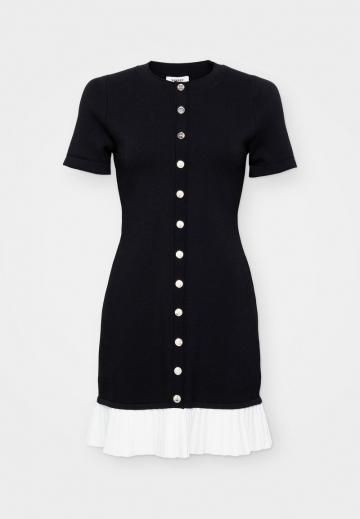 Вязаное платье