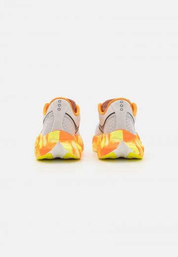 Беговые кроссовки