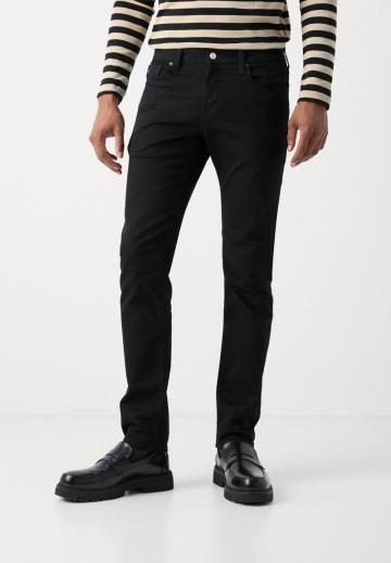 Узкие джинсы