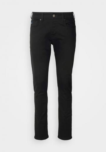 Узкие джинсы