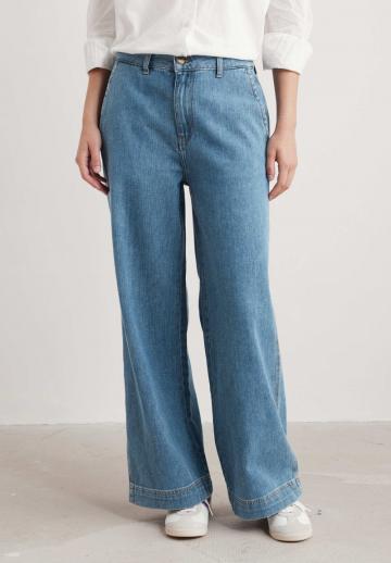 Клешеные джинсы