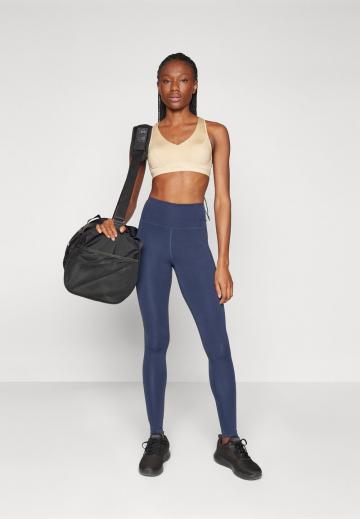 Спортивный бюстгальтер