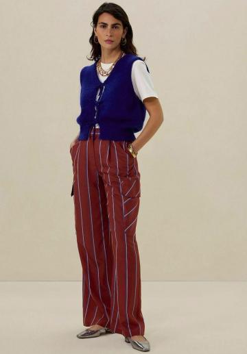 Брюки с накладными карманами