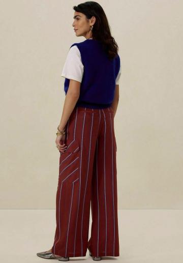 Брюки с накладными карманами