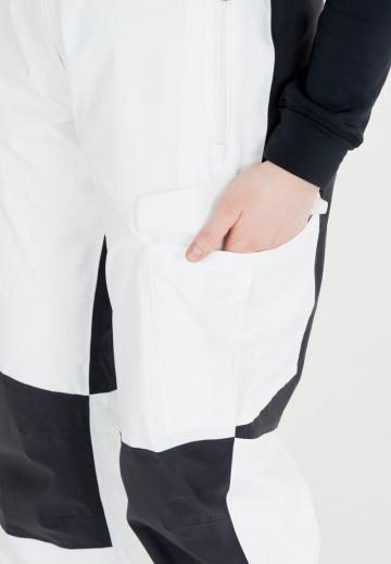 Брюки с накладными карманами