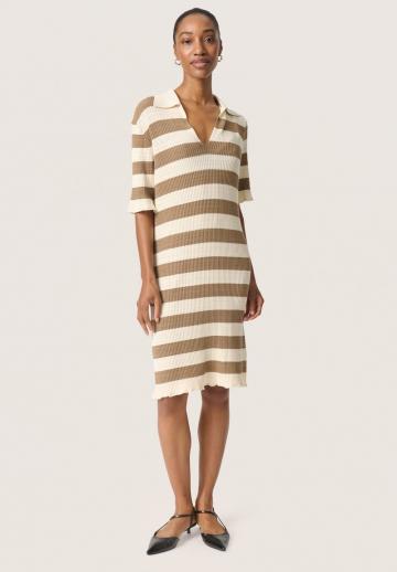 Вязаное платье