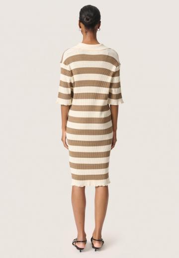 Вязаное платье