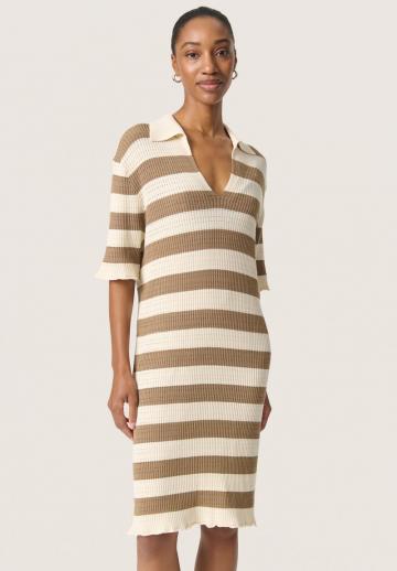 Вязаное платье