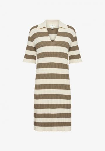 Вязаное платье