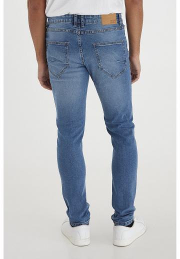 Узкие джинсы