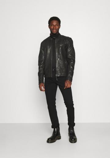 Узкие джинсы