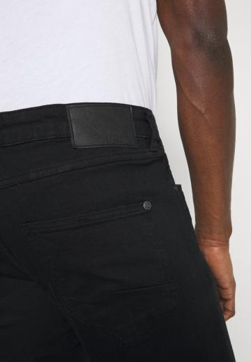 Узкие джинсы