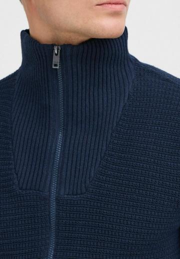 Вязаная кофта