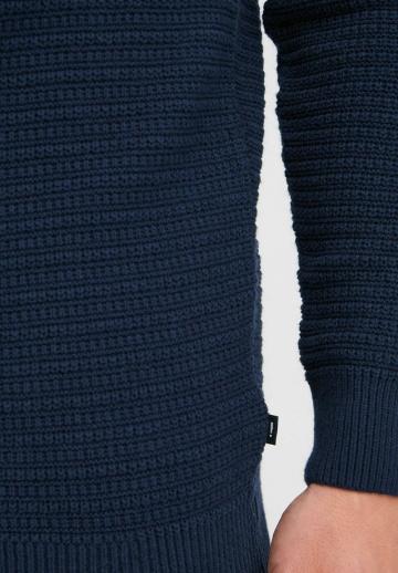 Вязаная кофта